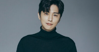 Actor Shin Dong-wook