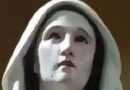 에콰도르 한 성당에서 눈물을 흘리는 성모 마리아상