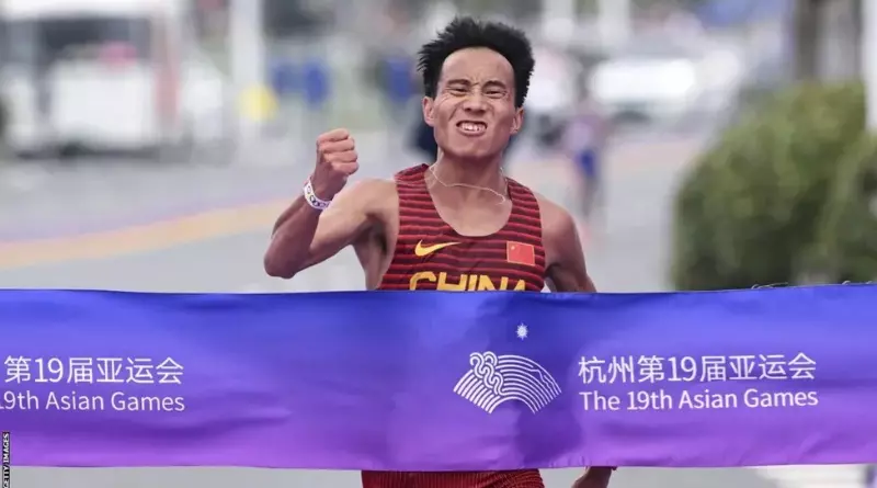 제19회 항저우 아시안게임 마라톤 대회에서 우승한 중국의 허제 선수. Getty Images