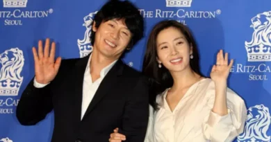 Star actors Sol Kyung-gu and Song Yoon-ah got married in May 2009. StarIN